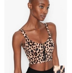 Victoria's Secret knockout front-close sports bra. 32C NWT leopard print